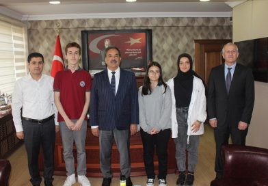 “Deprem Bilinci ve Farkındalığı” Kompozisyon Yarışması Ödülleri Kaymakam Mustafa Güler Tarafından Verildi